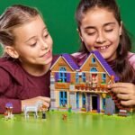 LEGO Friends Mia's House 41369 Building Kit with Mini Doll Friends Figures and Toy Horse (715 Pieces) - Image 6